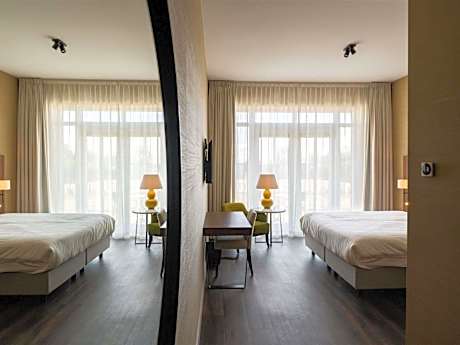 Deluxe Double Room with Twin Beds and Terrace