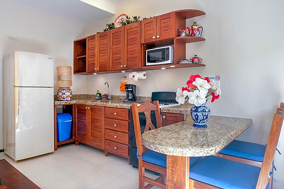 Abbey Del Sol - Beach-steps condos