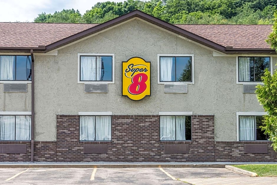 Super 8 by Wyndham Delmont