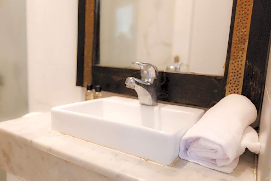 WINDSOR HOTEL CITY CENTER