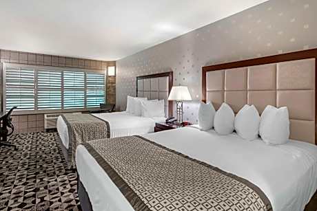 2 Queen Beds Non-Smoking Work Desk Mini Fridge Wi-Fi Shower Only Full Breakfast