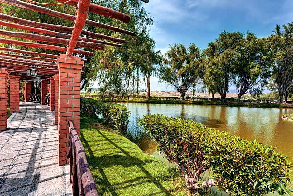 El LAGO HOTEL by Luoxo