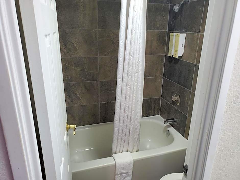 Budget Host Inn- Medical Center