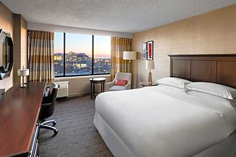 Deluxe King Room with Club Access