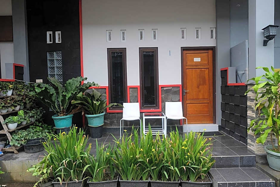 RedDoorz at Jalan Dieng 3