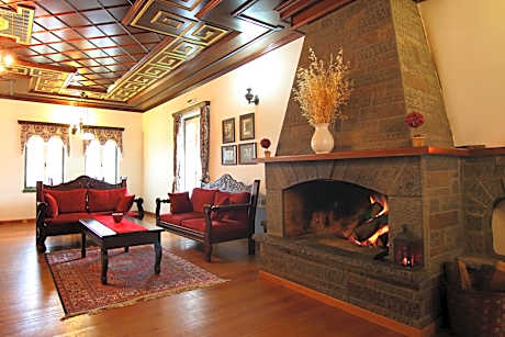 Standard Twin Room with Mountain View