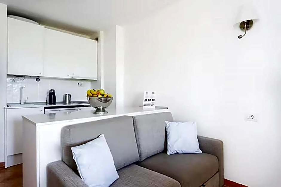 Seafront studio with beach view in the center of Los Cristianos