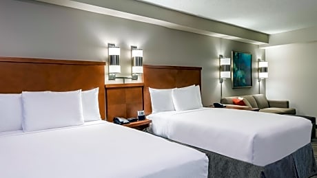 Accessible Two Double Beds/Tub 