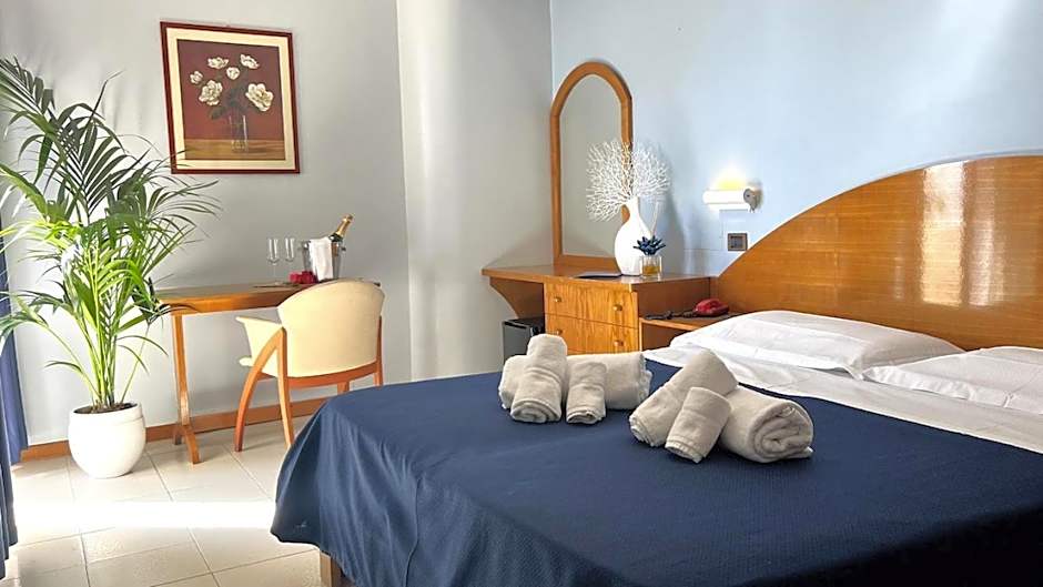 BAJAMAR BEACH HOTEL