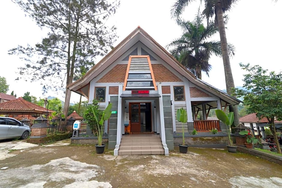 Kampung Pa'go Resort Hotel