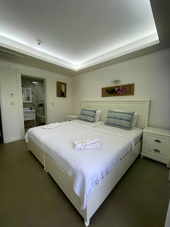 Dalyan Risus Suite