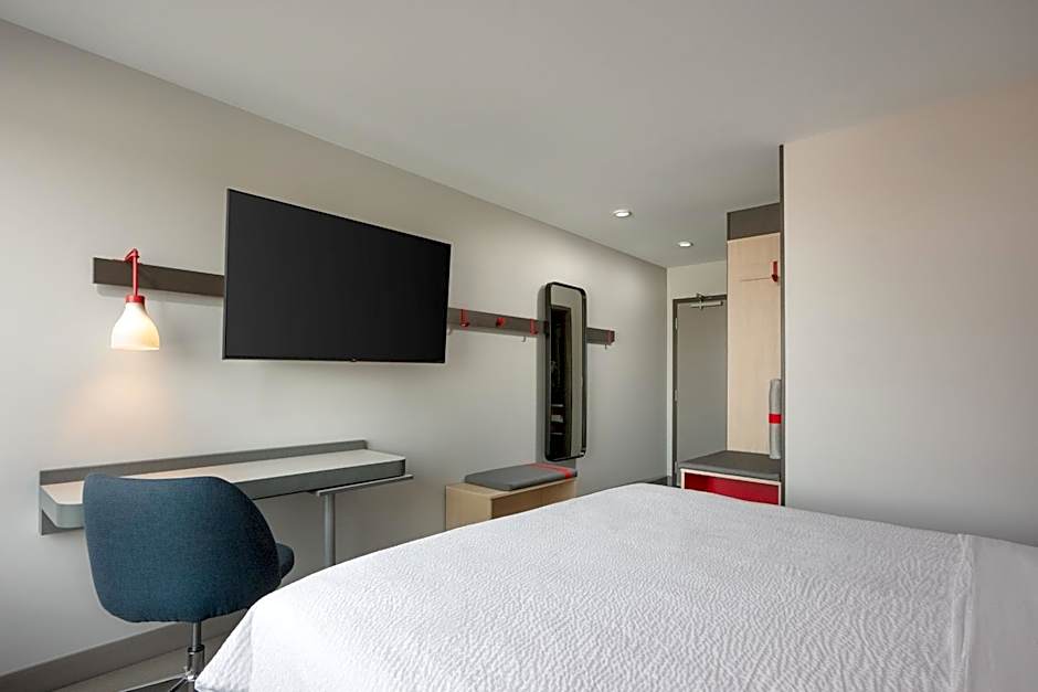 avid hotel Oak Creek By IHG