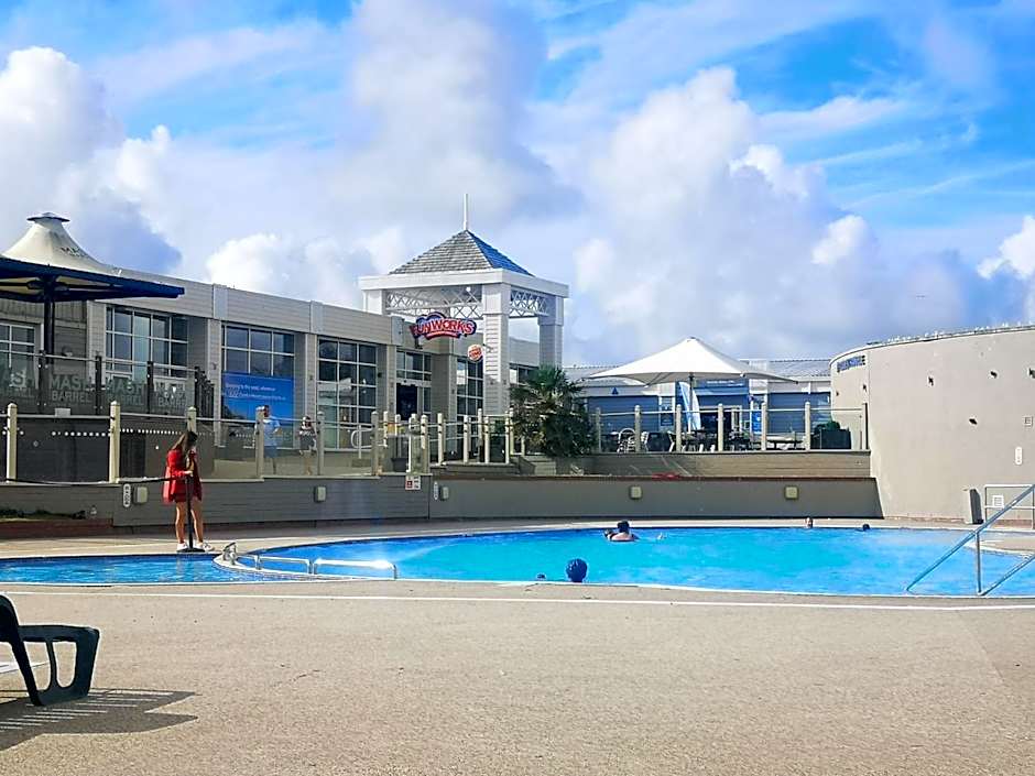 The Abi Joseph @Combe Haven