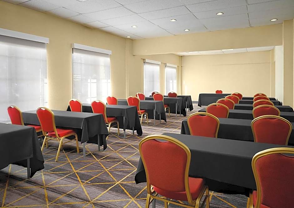 Holiday Inn & Suites Boston Peabody by IHG