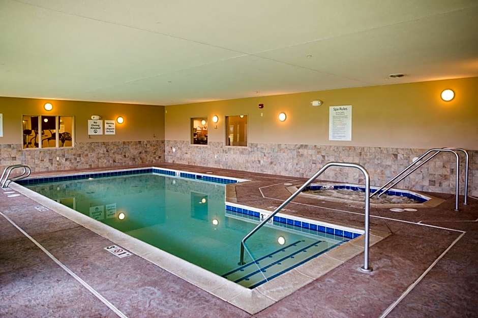 Holiday Inn Express & Suites Northwood By IHG