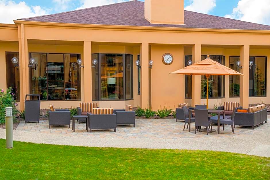 Courtyard by Marriott Chicago Deerfield