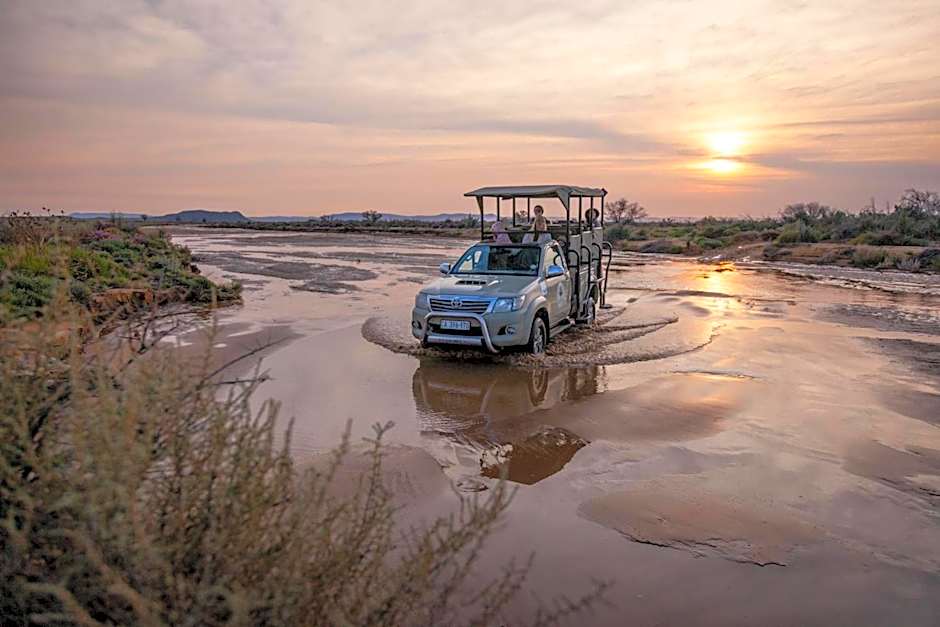 Inverdoorn Game Reserve Lodge