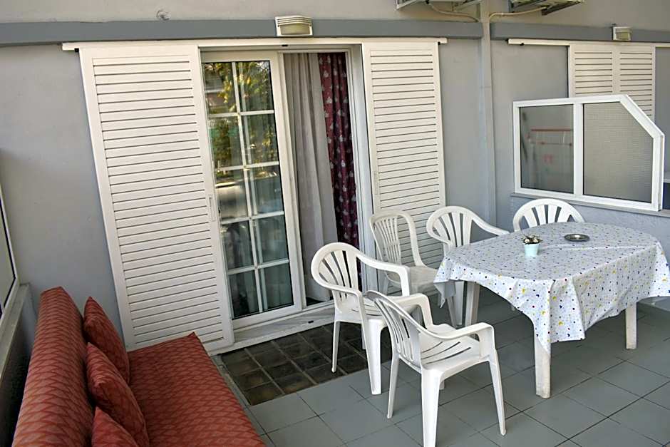 Galanis Studios and Apartments