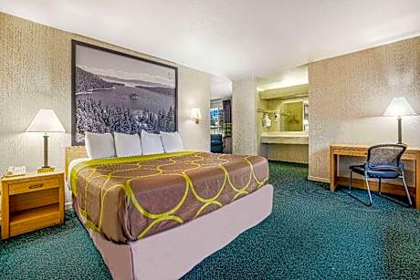 Family Studio Suite with One King Bed and Fireplace - Non-Smoking