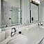 Redmont Hotel Birmingham, Curio Collection by Hilton