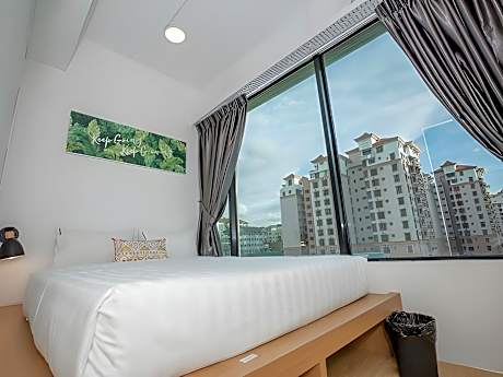 Private Double Room with Shared Bathroom
