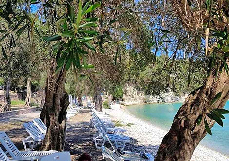 Amfitriti Hotel & Studios