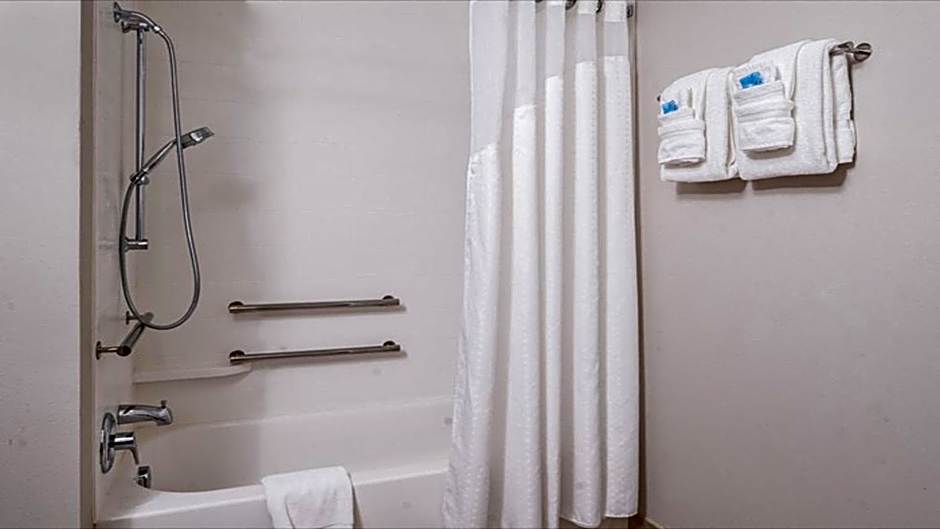 Holiday Inn Express & Suites Parkersburg East By IHG