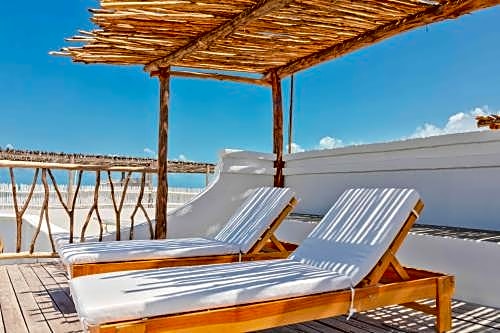 Punta Blanca Beachfront Suites