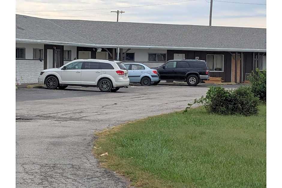 Capri Motel By OYO Elwood, Wathena