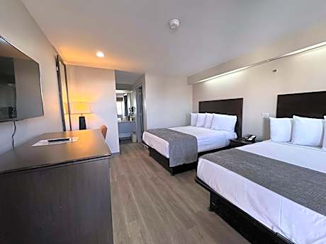 Queen Room with Two Queen Beds - Non-Smoking