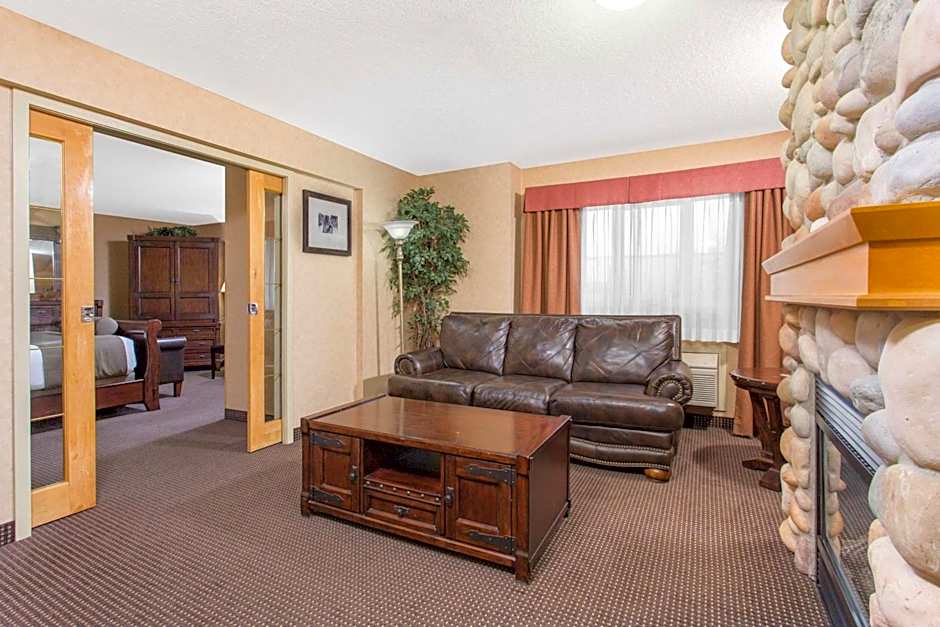 Canmore Inn & Suites