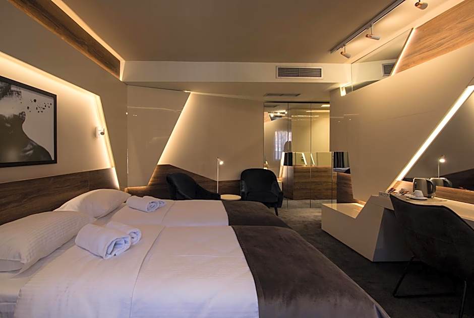 BOUTIQUE 25h by Eva stay 018