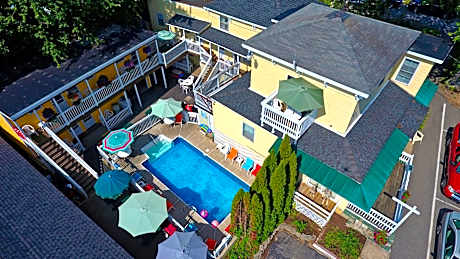 Beach Motel and Suites