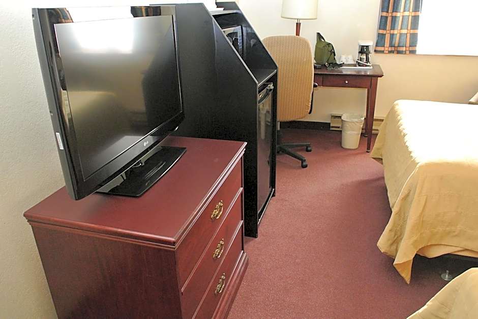 Travelodge by Wyndham Ottawa East