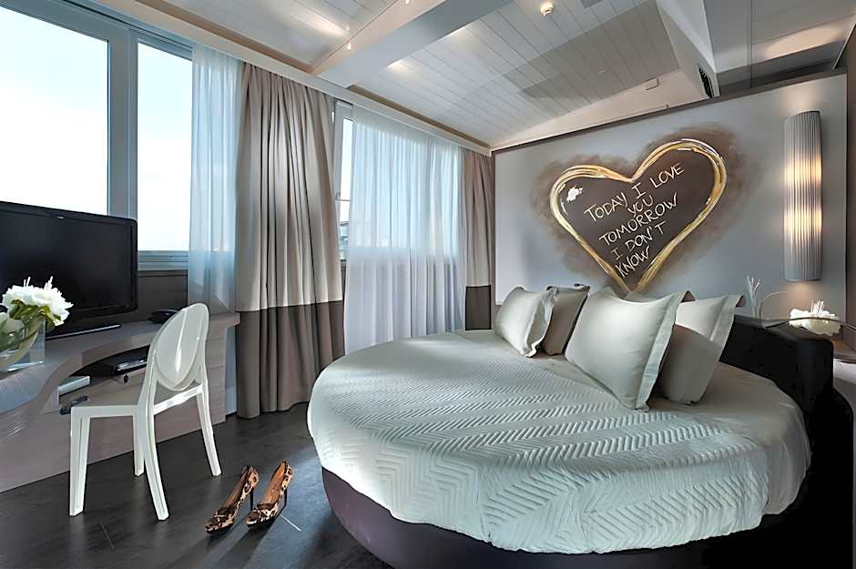 Photo 1 of 2 of Junior Suite
