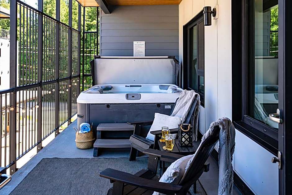 Birdies and Bears by Revelstoke Vacations