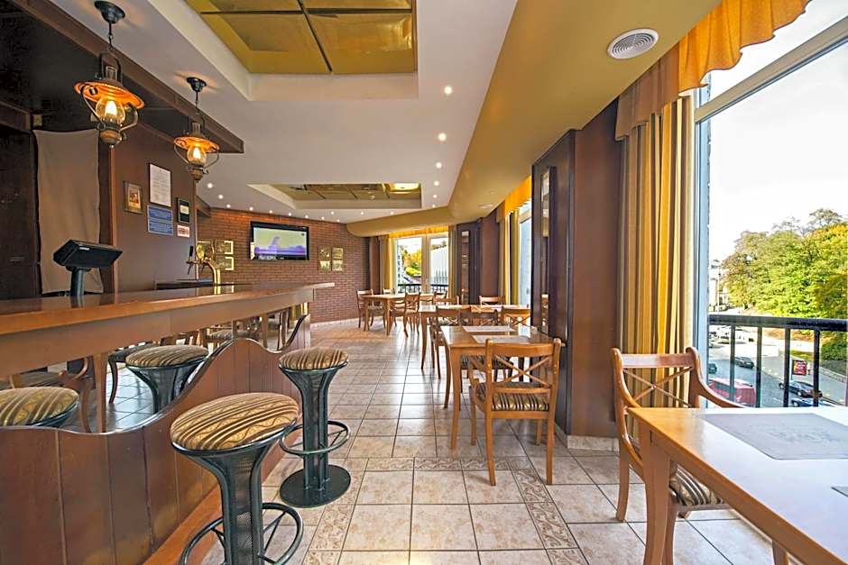 Готель Дніпро Dnipro Hotel