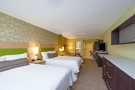 Queen Studio with Two Queen Beds - Non-Smoking