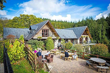 Canada Lodge and Lake