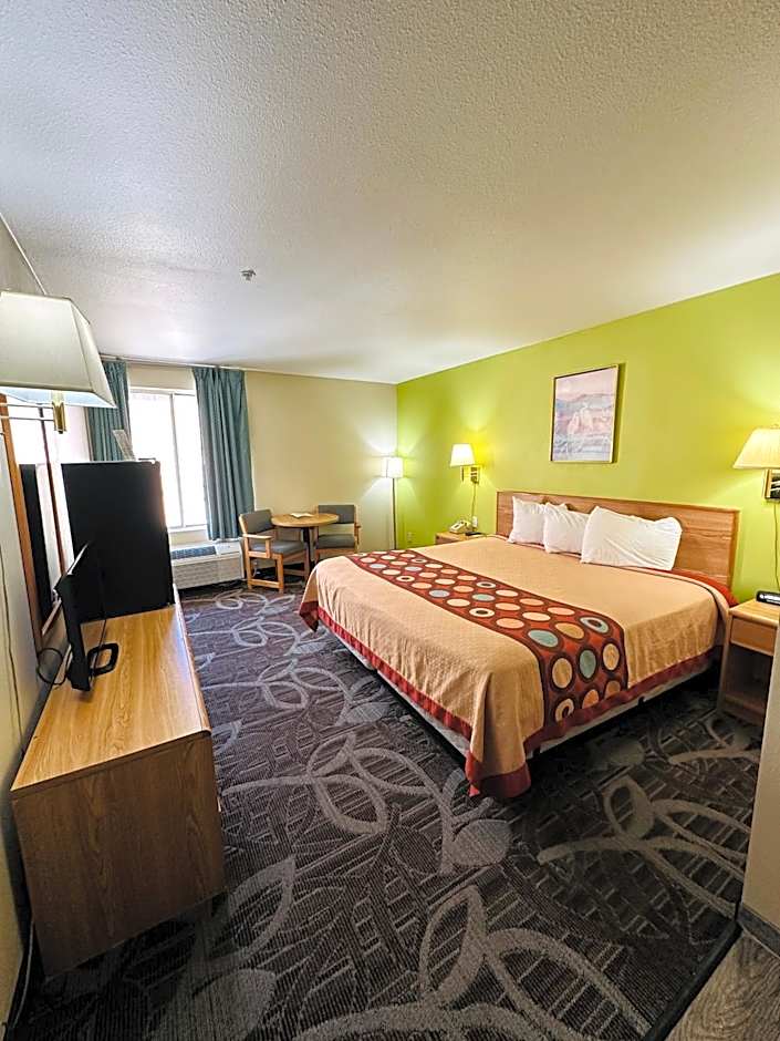 Photo 1 of 7 of Deluxe 1 King Bed