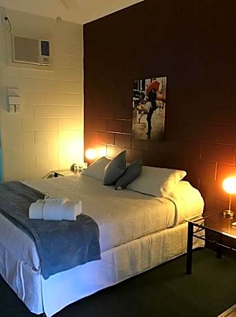 Studio with Spa Bath