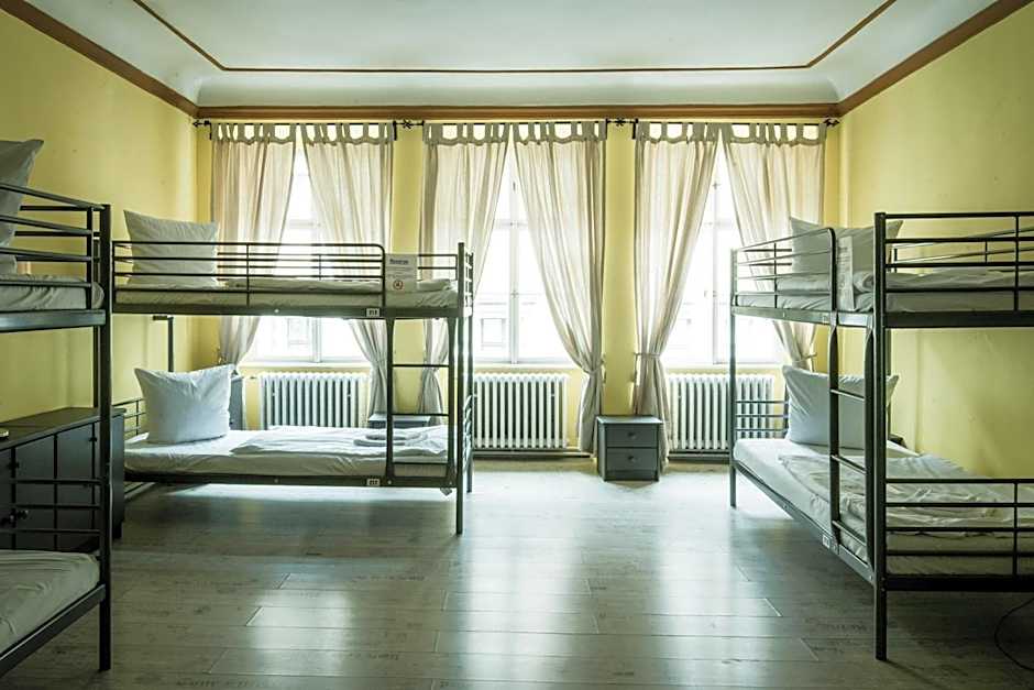 Charles Bridge Hostel & Apartments