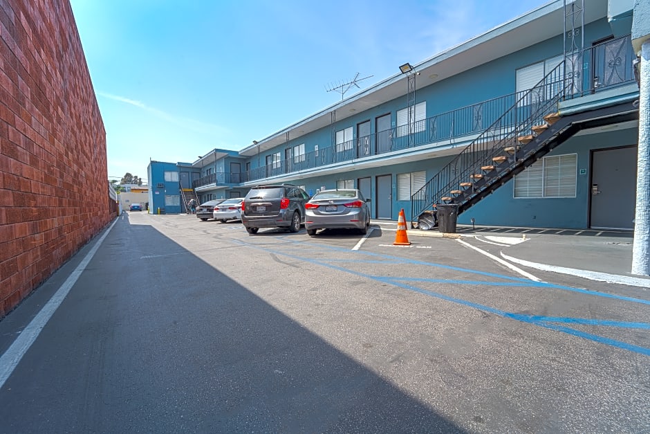 Rodeway Inn & Suites North Hollywood Burbank Airport - Universal Area
