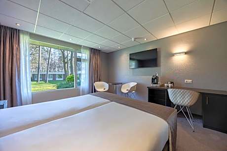Comfort Room With Air Conditioning