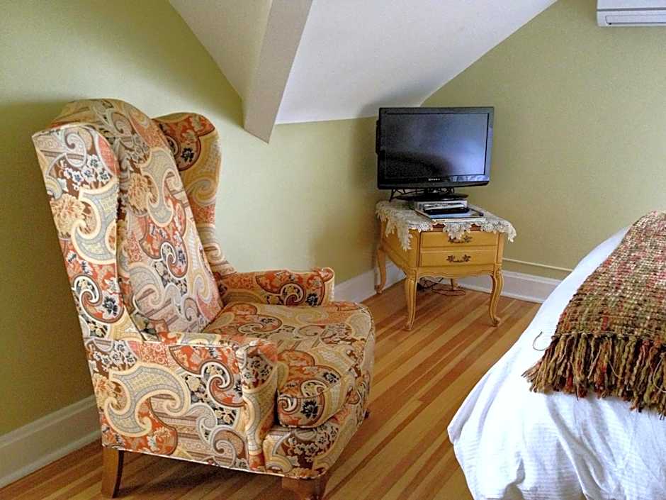 The Inn at Ragged Edge