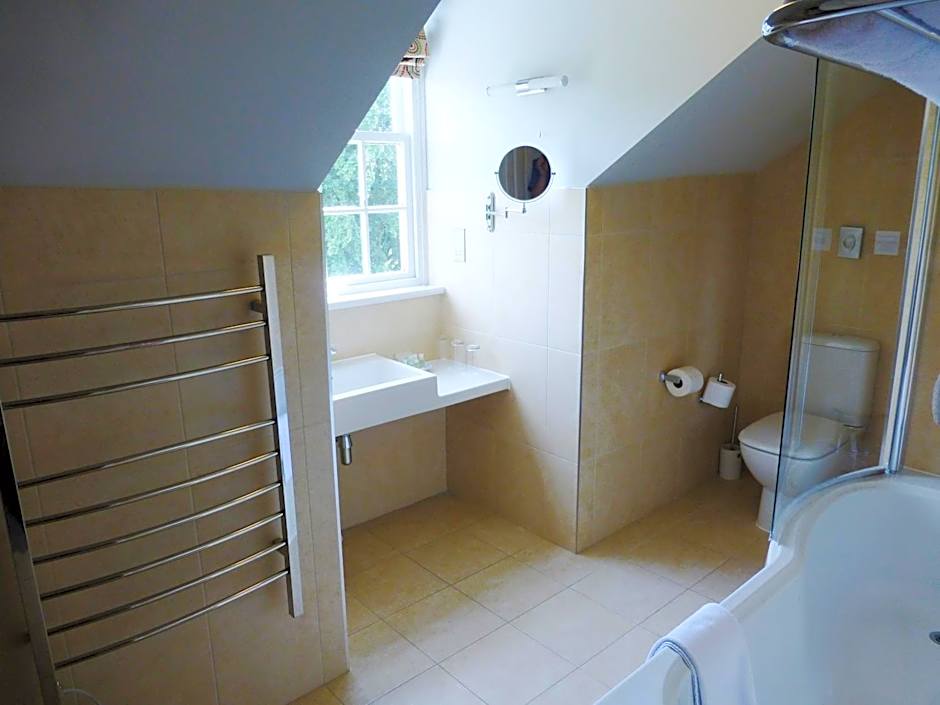 The Riverside House Hotel