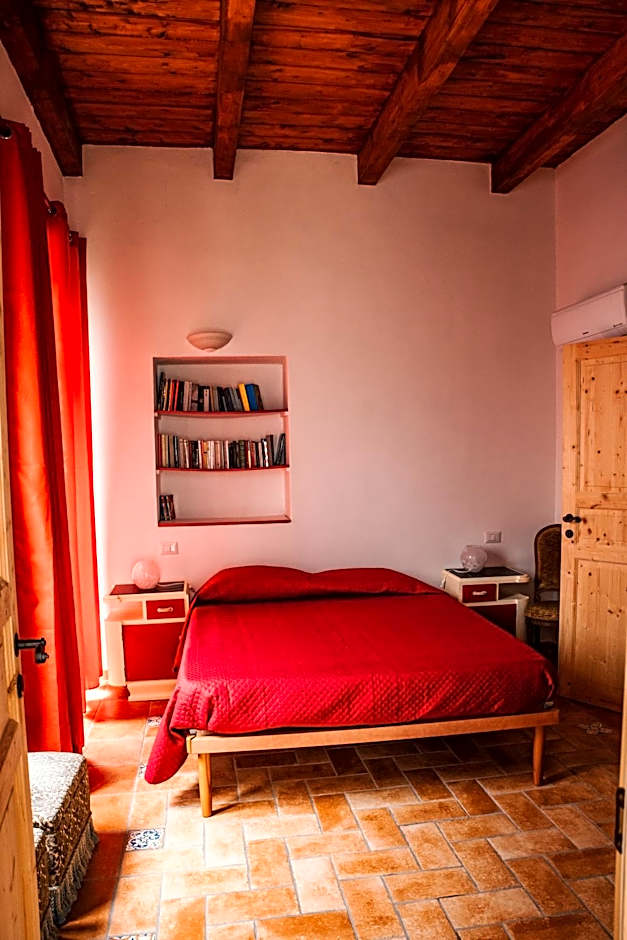 Bobo's House Calasetta