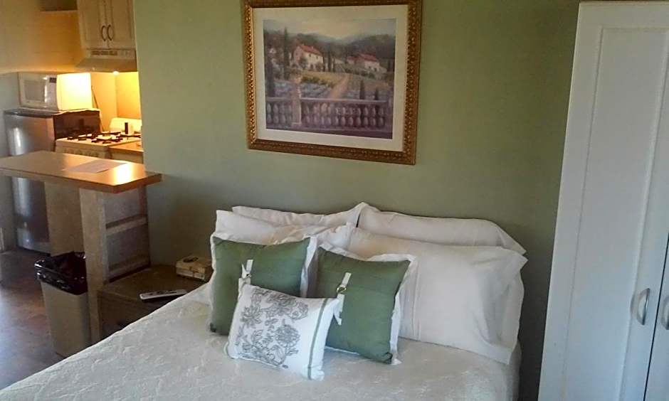 Hilltop Tavern & Inn