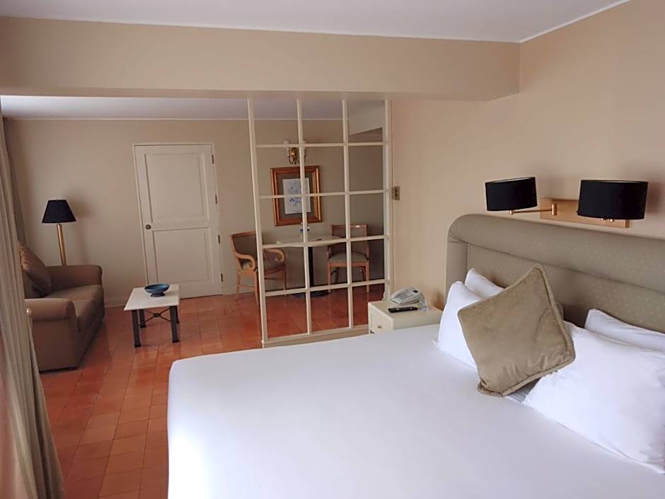 Suites del Bosque Hotel