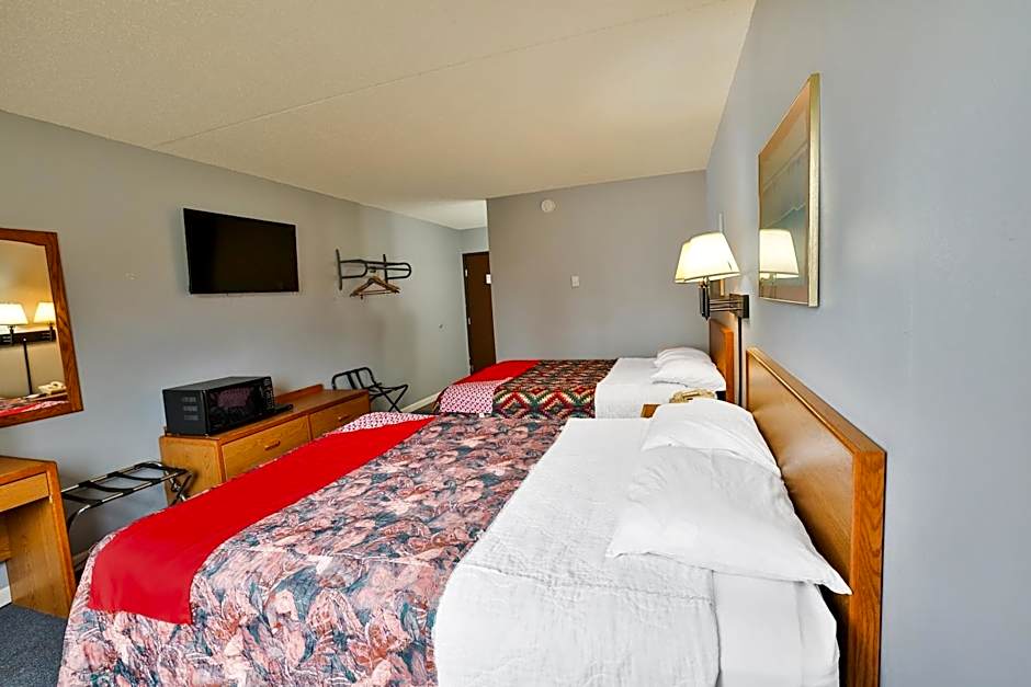 OYO Hotel Pipestone MN, Canterbury Park